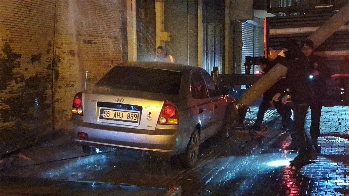 Samsun'un Bafra ilçesinde polisten kaçarken kaza yapan alkollü sürücüye 11 bin 622 lira ceza...