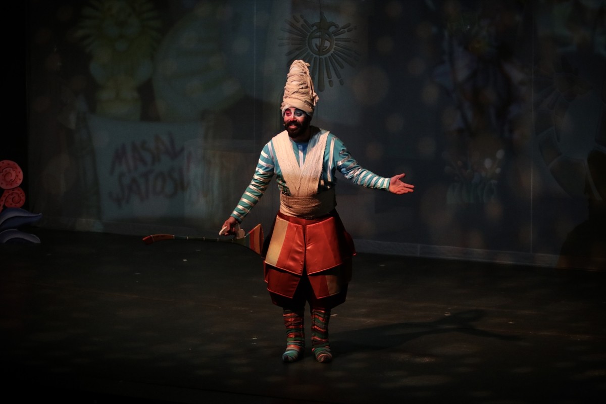 Samsun Devlet Opera ve Balesi (SAMDOB), "Masal Şatosu" çocuk müzikalini sahneledi. Şahan Gürkan ve...