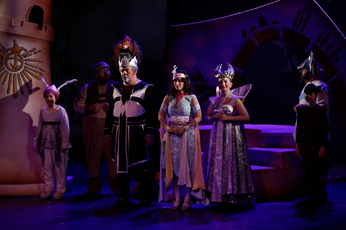 Samsun Devlet Opera ve Balesi (SAMDOB), "Masal Şatosu" müzikalini yeniden minik sanatseverlerle...