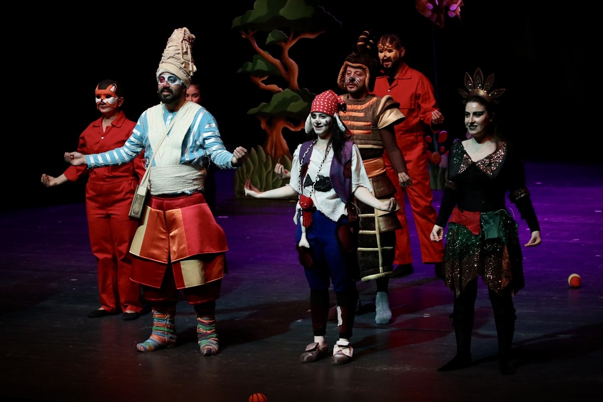 Samsun Devlet Opera ve Balesi (SAMDOB), "Masal Şatosu" müzikalini yeniden minik sanatseverlerle...