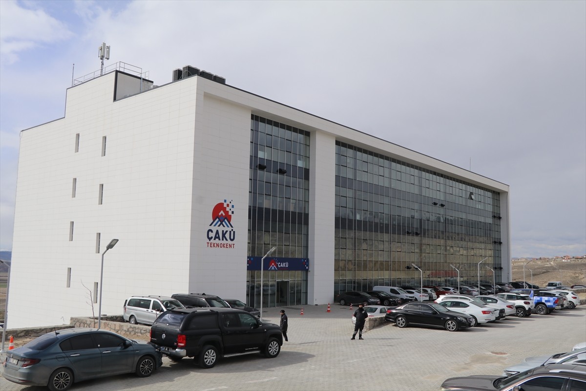 Sanayi ve Teknoloji Bakanı Mehmet Fatih Kacır, Çankırı Yakınkent Organize Sanayi Bölgesi'nde...