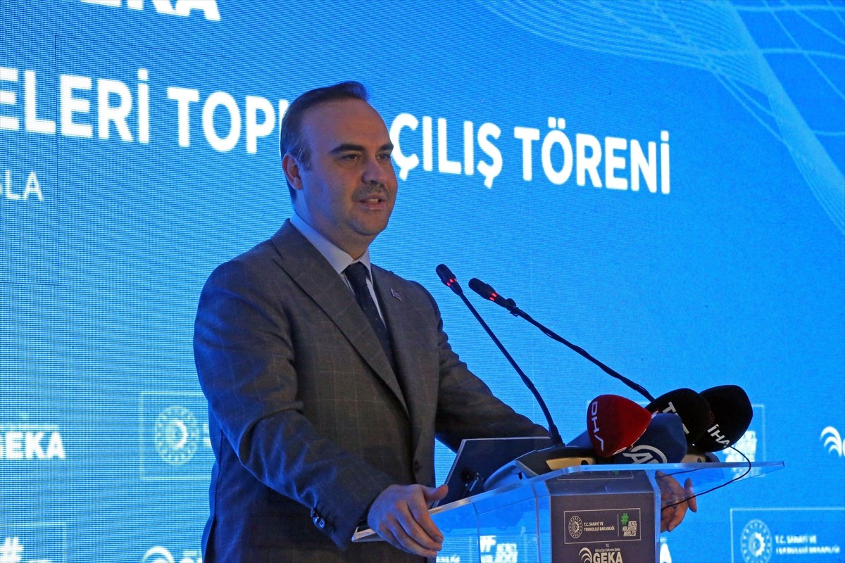 Sanayi ve Teknoloji Bakanı Mehmet Fatih Kacır, Muğla Ticaret Borsası'nda düzenlenen Güney Ege...