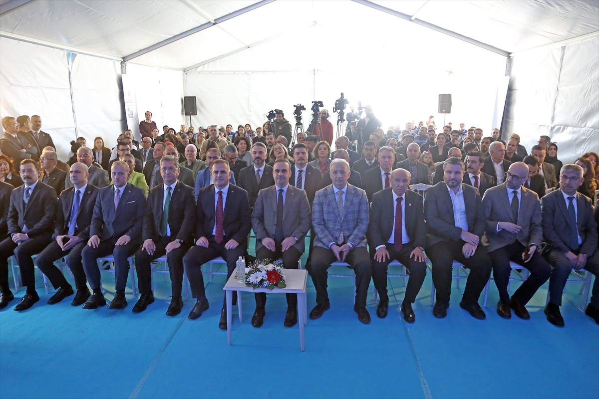 Sanayi ve Teknoloji Bakanı Mehmet Fatih Kacır, Muğla Ticaret Borsası'nda düzenlenen Güney Ege...