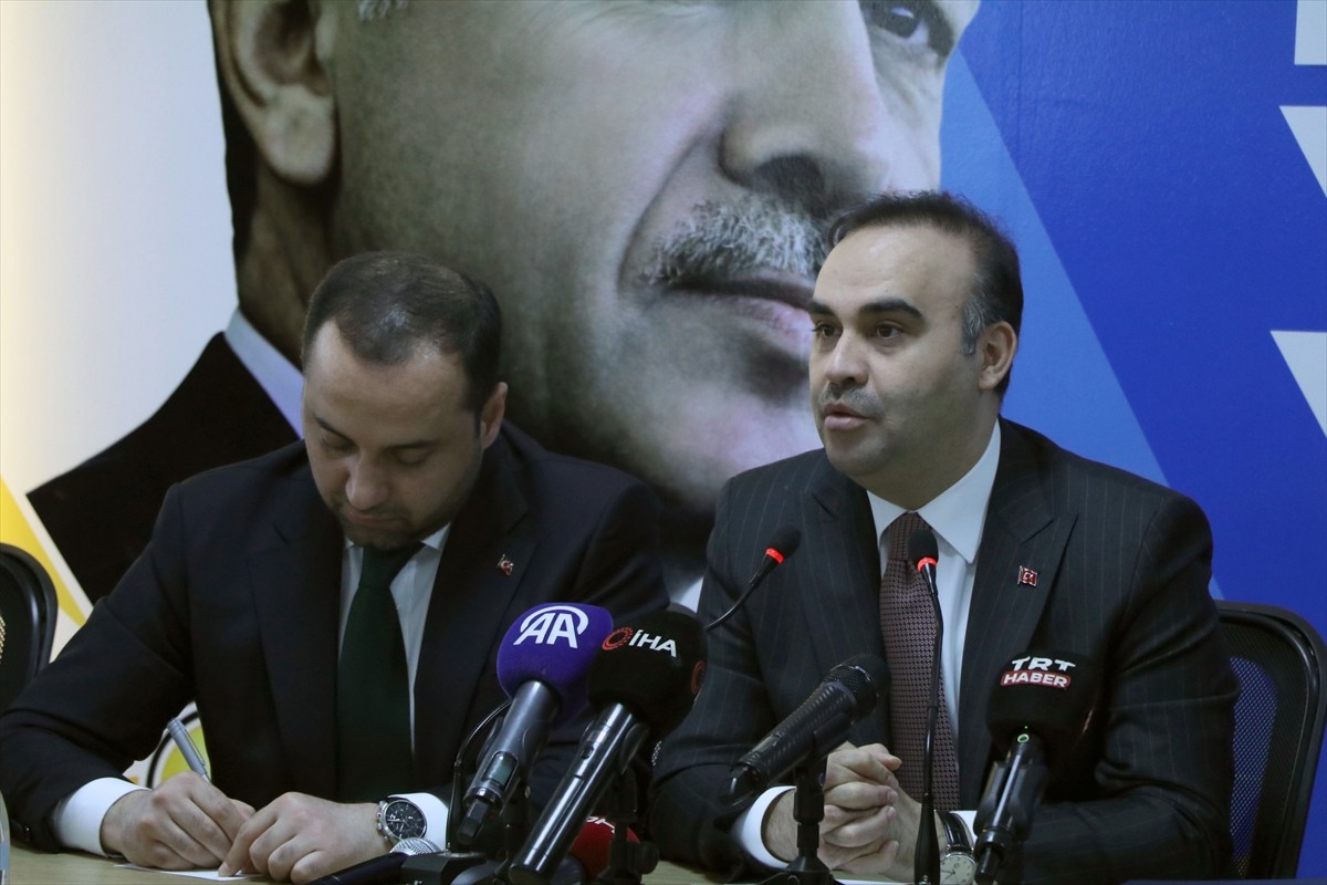 Sanayi ve Teknoloji Bakanı Mehmet Fatih Kacır (sağda), çeşitli programlara katılmak üzere geldiği...