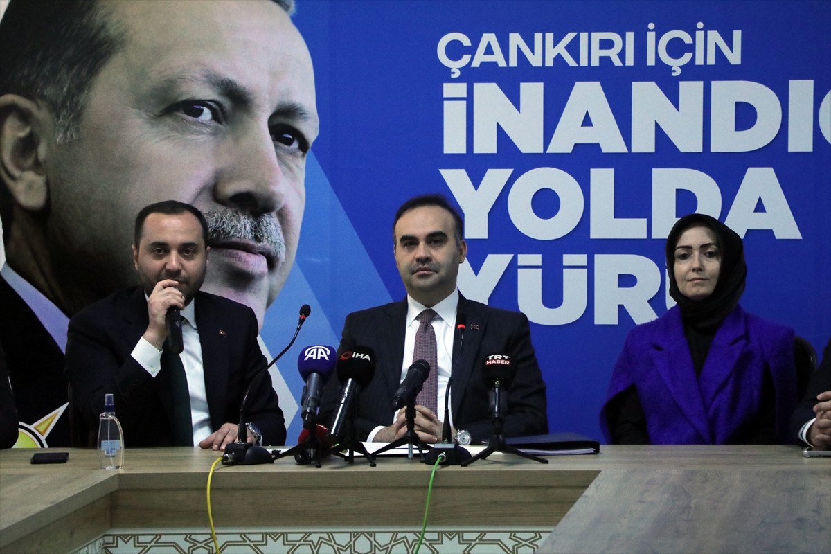 Sanayi ve Teknoloji Bakanı Mehmet Fatih Kacır (sağda), çeşitli programlara katılmak üzere geldiği...