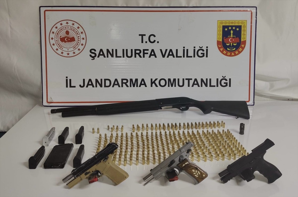 Şanlıurfa'da düzenlenen silah kaçakçılığı operasyonunda 6 şüpheli gözaltına alındı. Adreslerde...