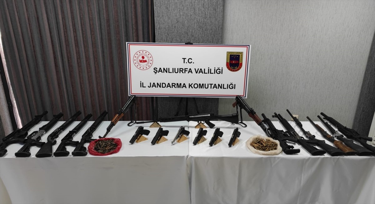 Şanlıurfa'nın Viranşehir ilçesinde silah kaçakçılığı operasyonunda 14 şüpheli gözaltına alındı....