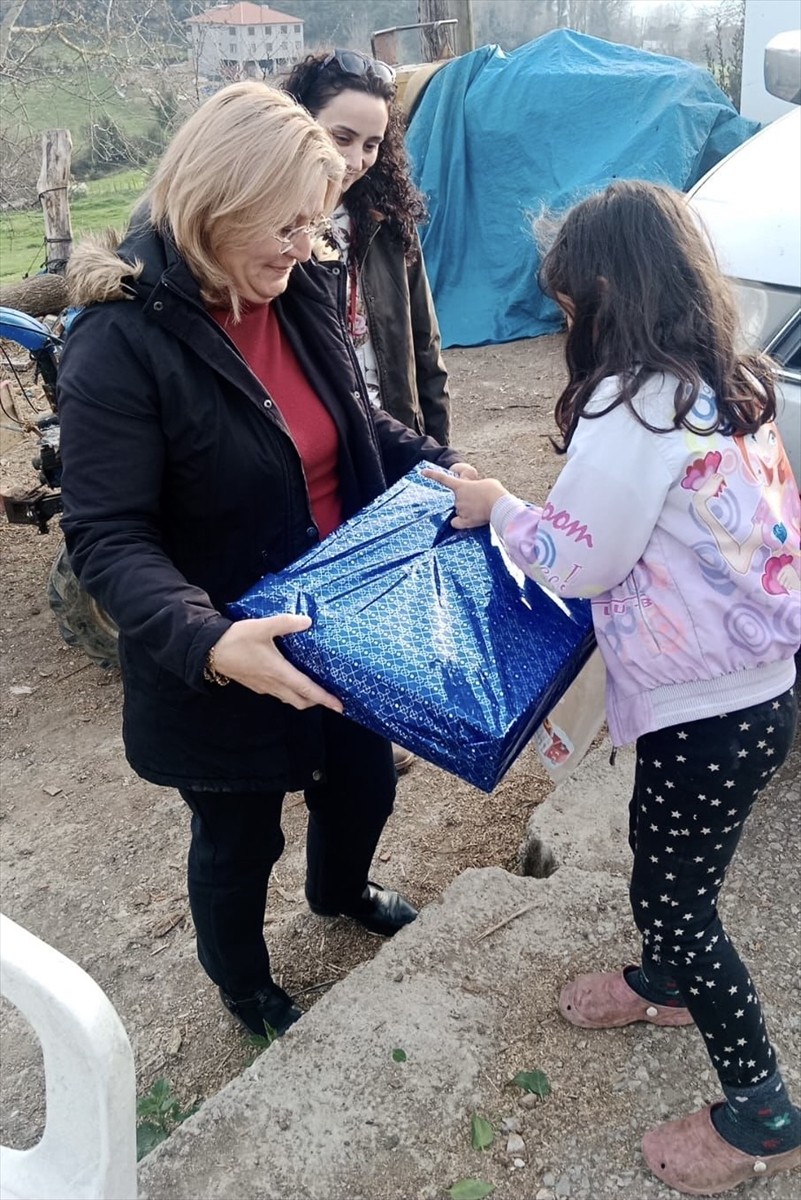 Sinop'ta hayata geçirilen "Vali Amcaya Mektup" projesi kapsamında kentte yaşayan 240 çocuğun yüzü...