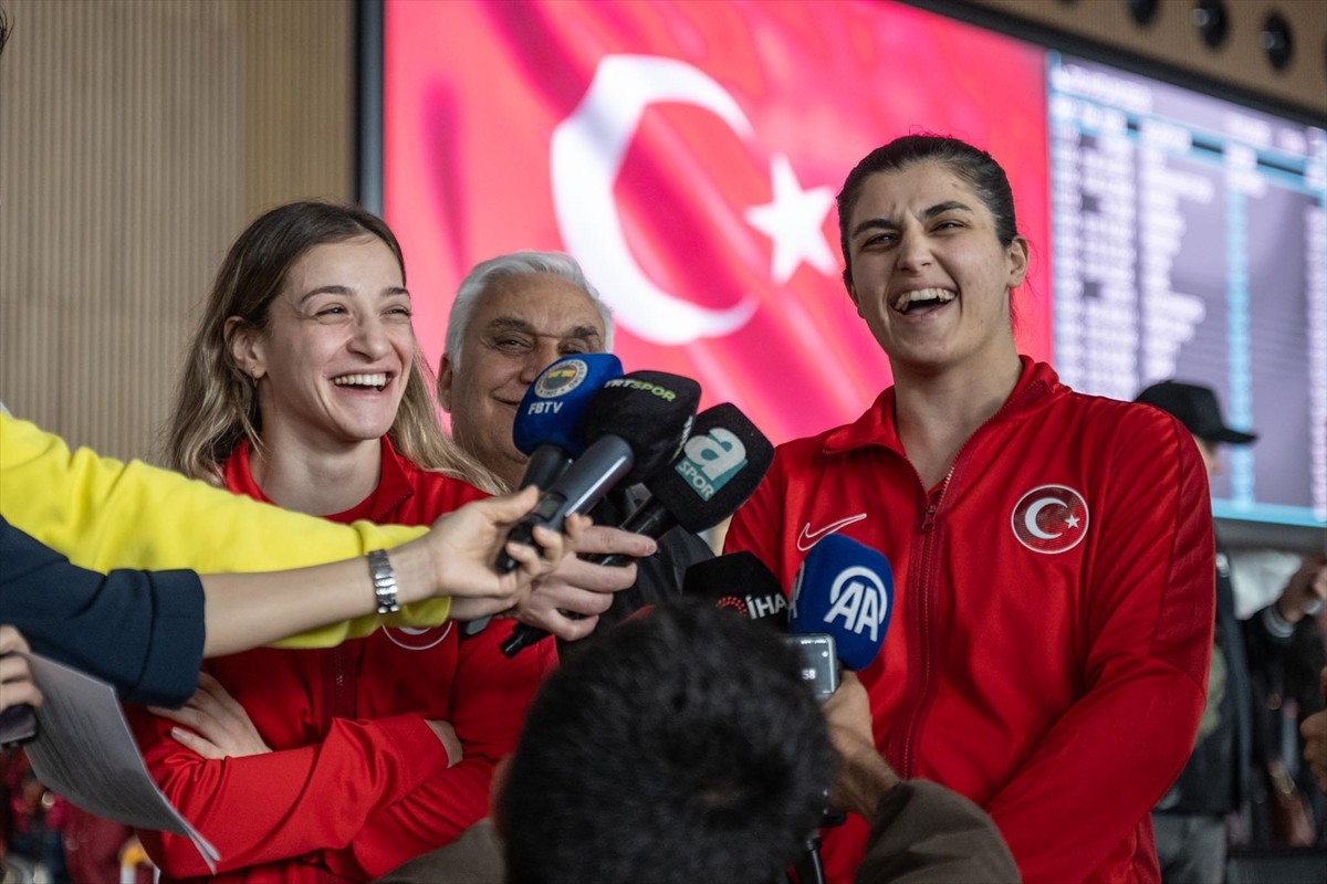 Sırbistan'da düzenlenen Kadınlar Dünya Boks Şampiyonası'nda takım halinde üçüncü olan Türkiye...