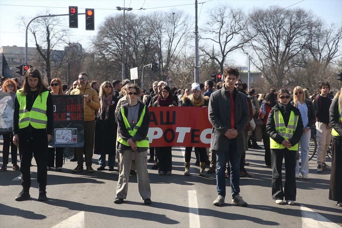 Sırbistan Ulusal Meclisinde, Başbakan Milos Vucevic'in istifası ve yükseköğretim kanununun...