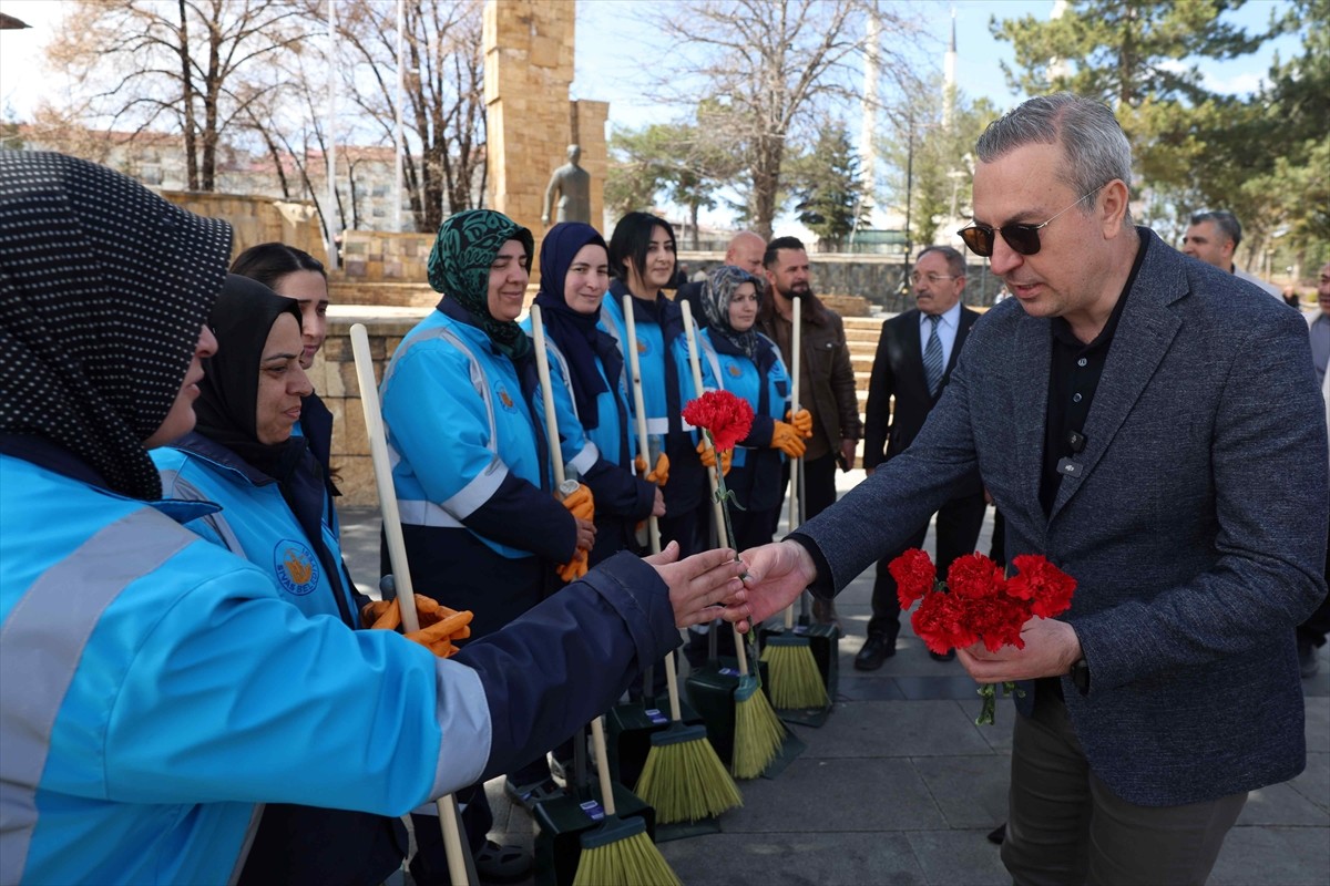 Sivas Belediyesi, kadın istihdamını artırmak için hayata geçirdiği proje kapsamında kadın temizlik...