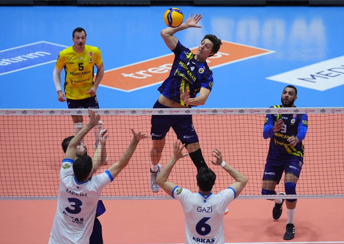 SMS Grup Efeler Voleybol Ligi 26’üncü haftasında Arkas Spor ile Fenerbahçe Medicana, Atatürk...