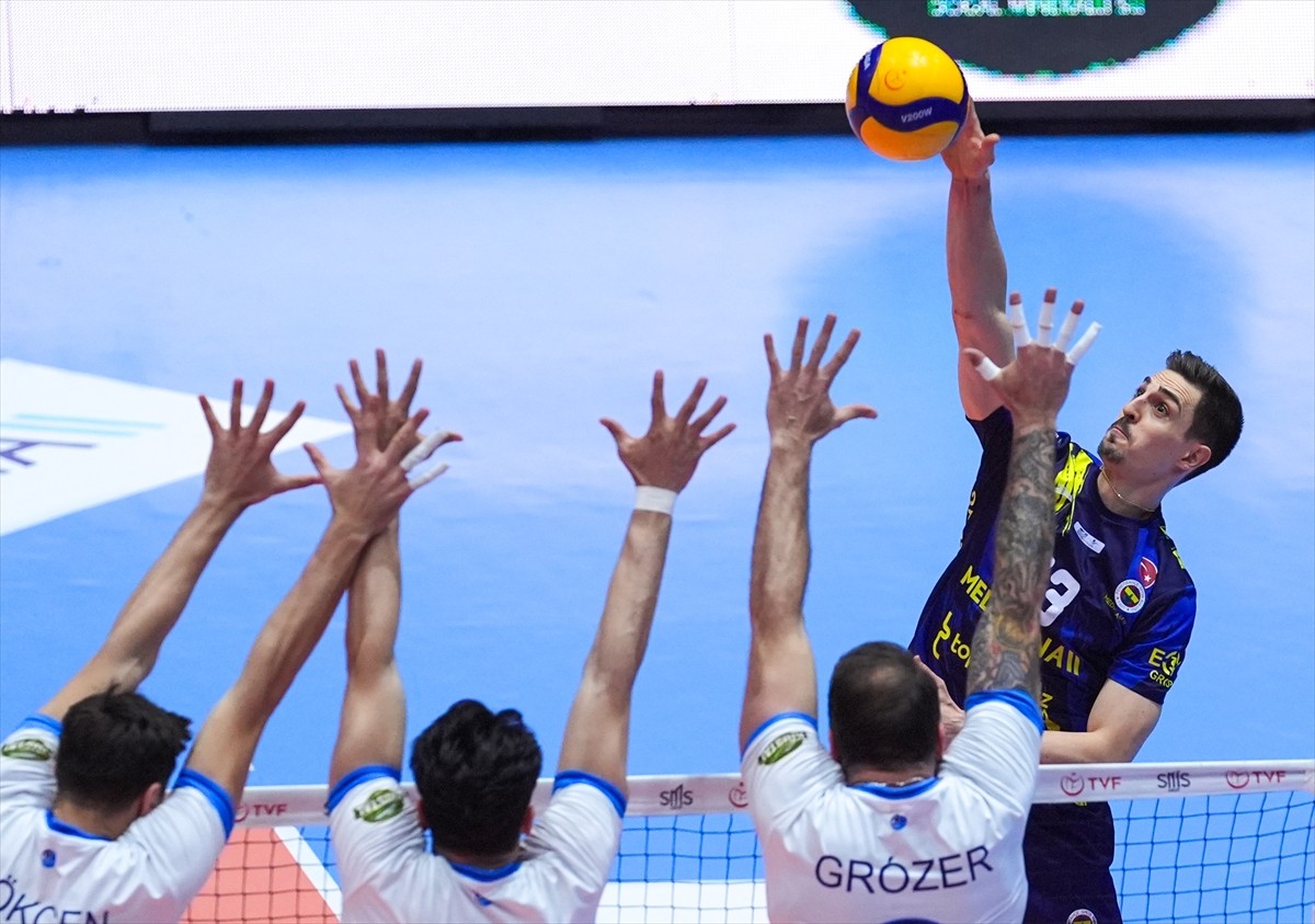 SMS Grup Efeler Voleybol Ligi 26’üncü haftasında Arkas Spor ile Fenerbahçe Medicana, Atatürk...