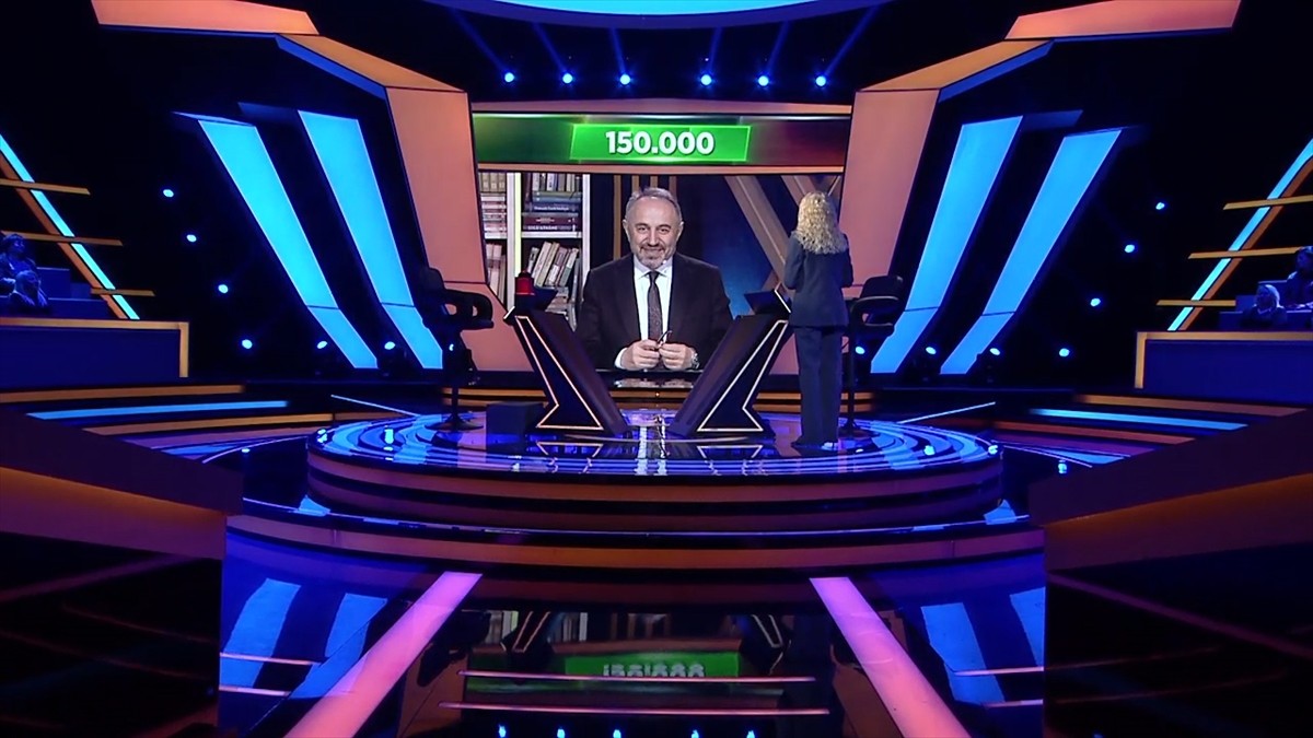 Sunuculuğunu Pelin Çift'in üstlendiği, TRT 1 ekranlarında yayınlanan "3'te 3" adlı bilgi...