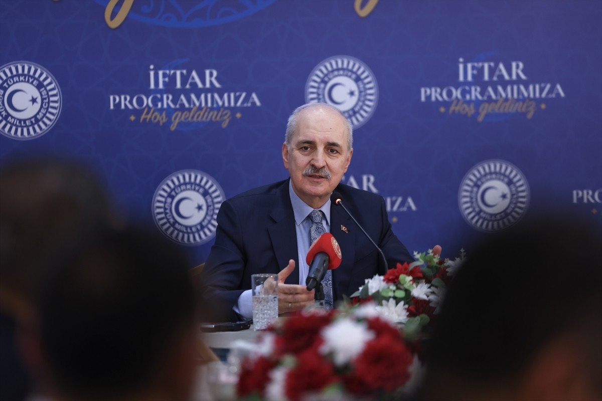 TBMM Başkanı Numan Kurtulmuş, medya kuruluşlarının genel yayın yönetmenleriyle bir araya geldiği...