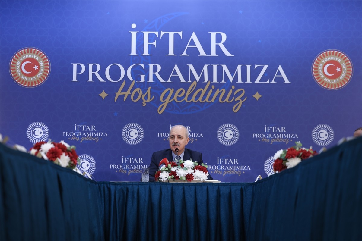 TBMM Başkanı Numan Kurtulmuş, medya kuruluşlarının genel yayın yönetmenleriyle bir araya geldiği...