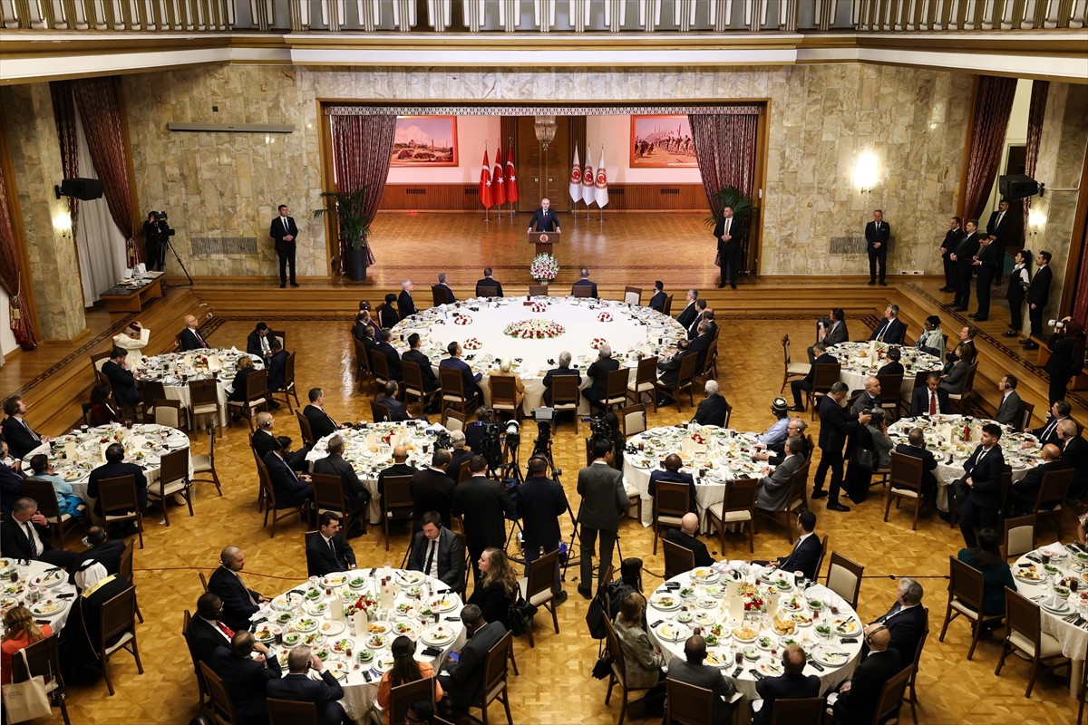 TBMM Başkanı Numan Kurtulmuş, TBMM Tören Salonu'nda düzenlenen büyükelçilerle iftar programına...