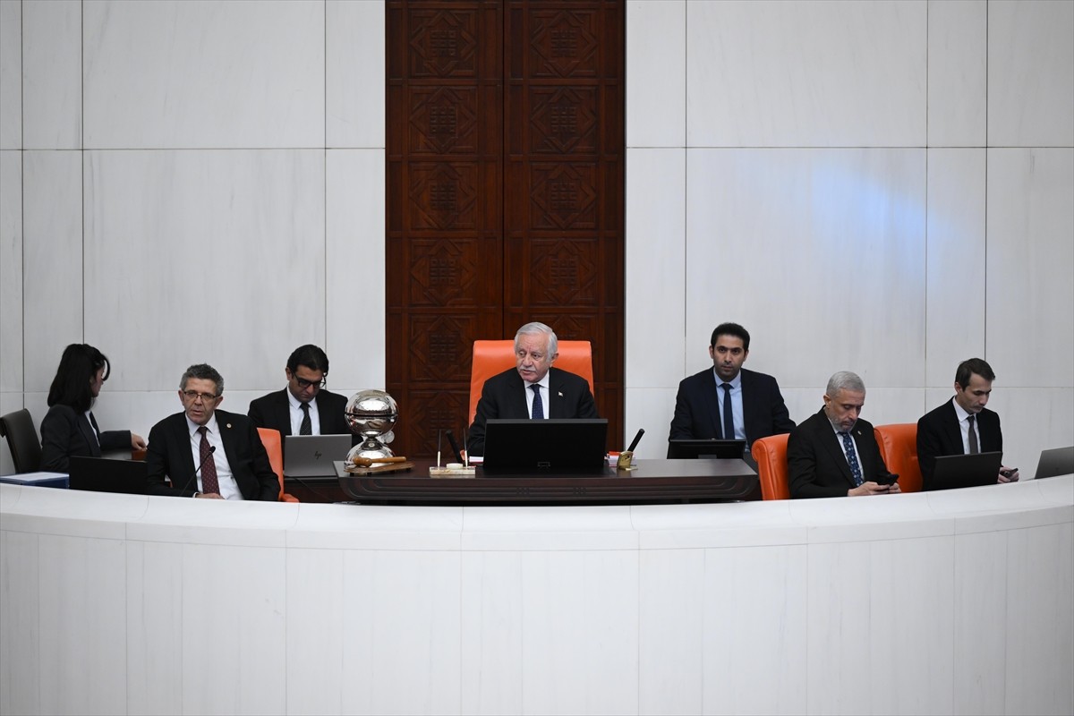 TBMM Genel Kurulu, TBMM Başkanvekili Celal Adan başkanlığında toplandı.