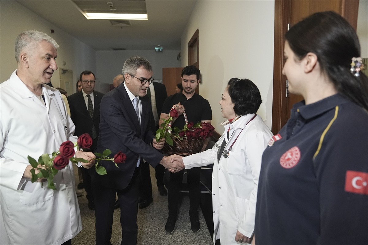 TBMM Genel Sekreteri Talip Uzun (solda), Meclis Hastanesini ziyaret ederek, sağlık çalışanlarının...