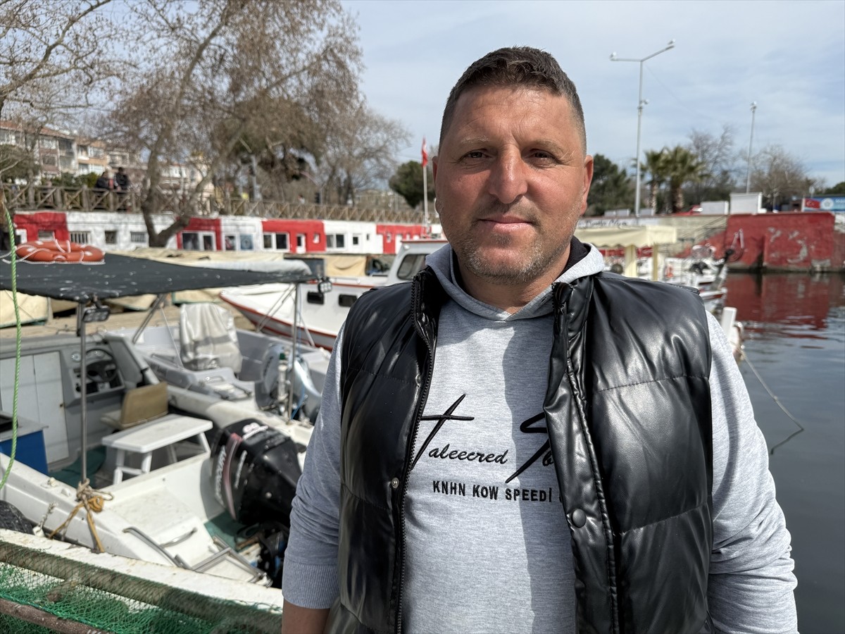  Tekirdağ'da küçük tekneleriyle Marmara Denizi'ne açılan balıkçıların ağlarına en çok karides ve...