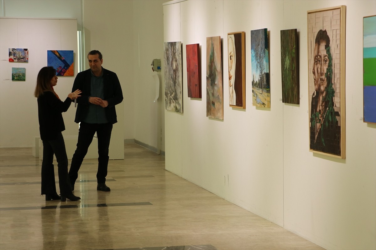 Tekirdağ'da "Sanatçı Kadın Akademisyenler" adlı resim sergisi açıldı. Namık Kemal Üniversitesi...