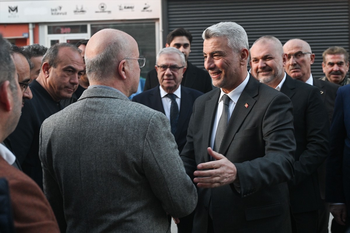 Ticaret Bakanı Ömer Bolat (sağda), Ankara'da gıda sektörü temsilcilerinin düzenlediği iftar...