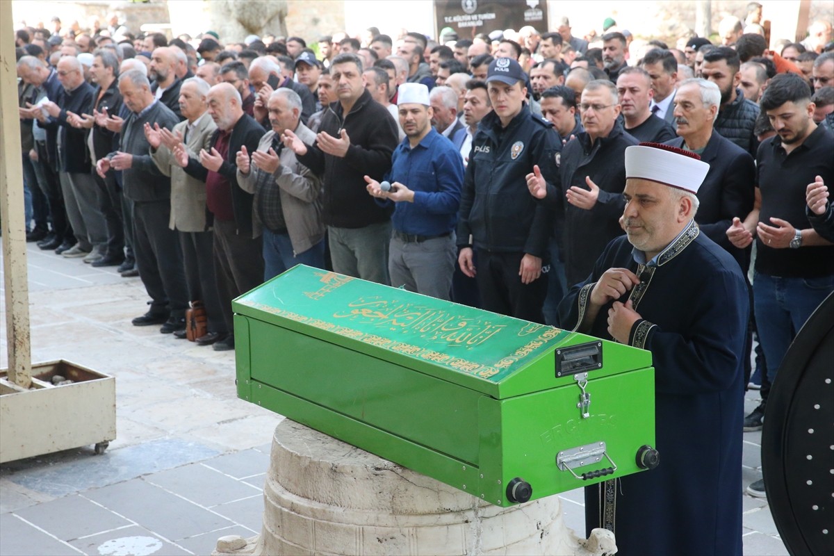Tokat'ta 6. kattaki dairenin mutfak penceresinden düşerek hayatını kaybeden 4 yaşındaki çocuğun...