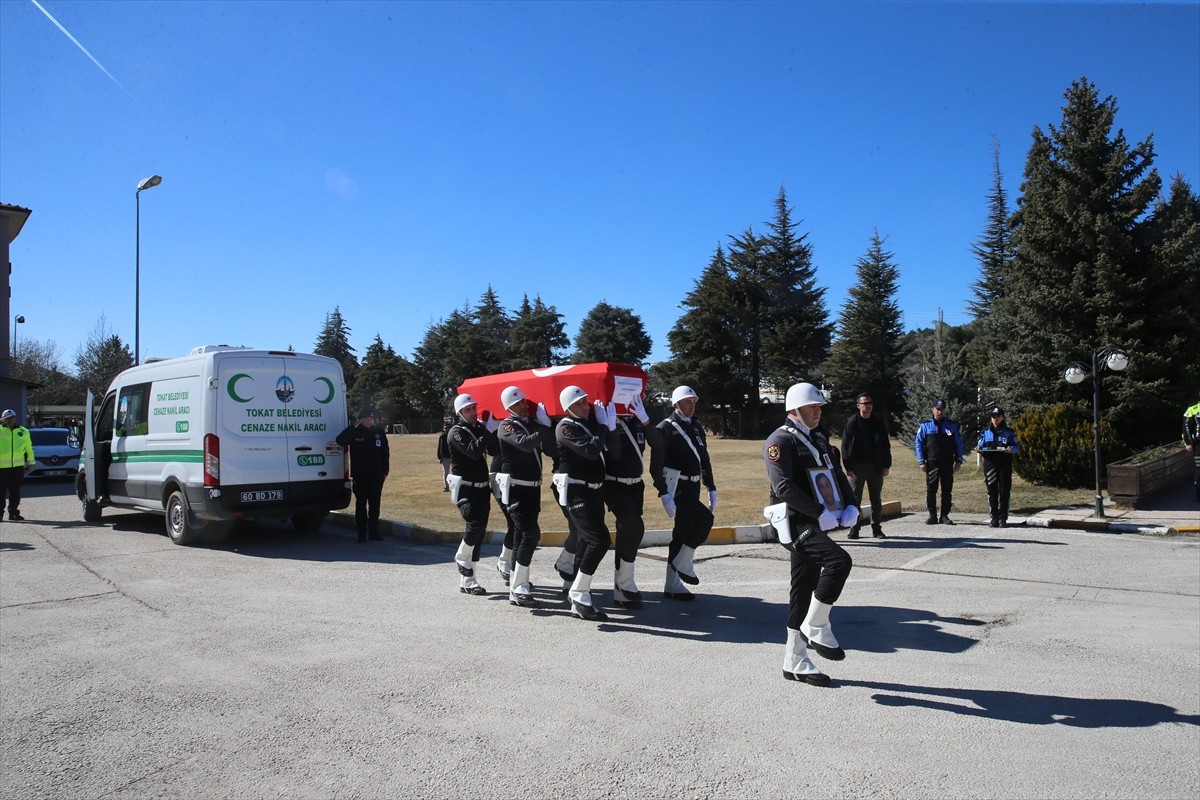 Tokat'ta beyin kanaması geçirdikten sonra tedavi gördüğü hastanede hayatını kaybeden polis memuru...