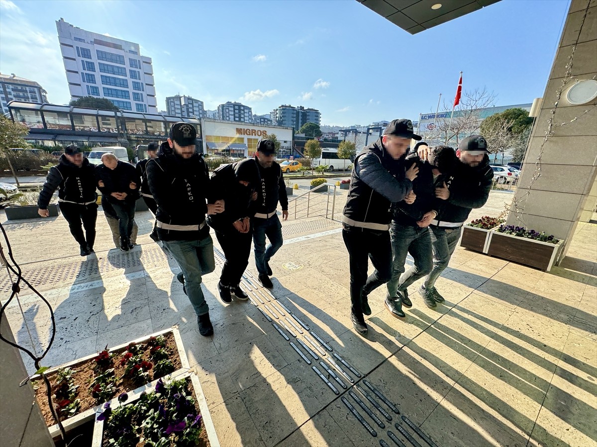 Trabzon'da düzenlenen uyuşturucu operasyonunda gözaltındaki 11 şüpheliden 6'sı tutuklandı. 