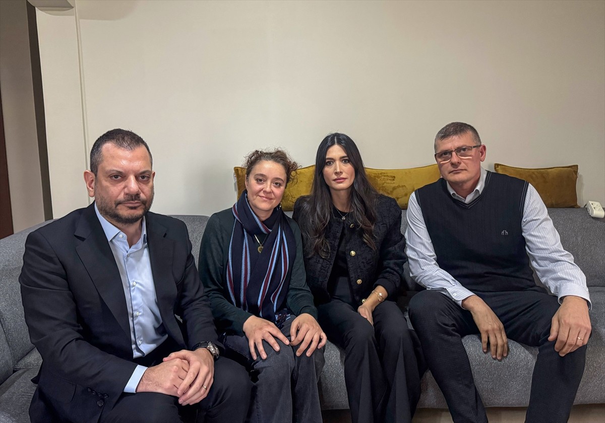 Trabzonspor Kulübü Başkanı Ertuğrul Doğan (solda), İstanbul Kadıköy'de bıçaklandıktan sonra tedavi...