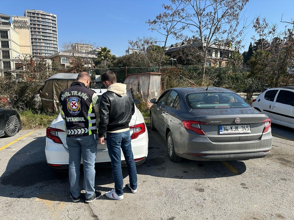 Trafik Denetleme Şube Müdürlüğü Sanal Trafik Devriyesi ekiplerince, drift yapan 2 sürücüye ve...