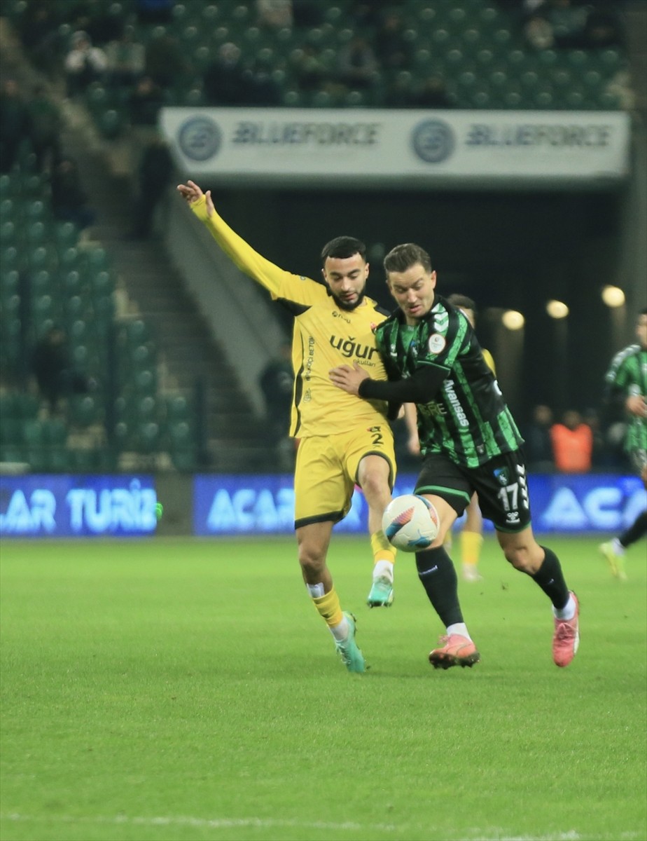 Trendyol 1. Lig'in 27. haftasında Kocaelispor, Uğur Okulları İstanbulspor ile Yıldızentegre...