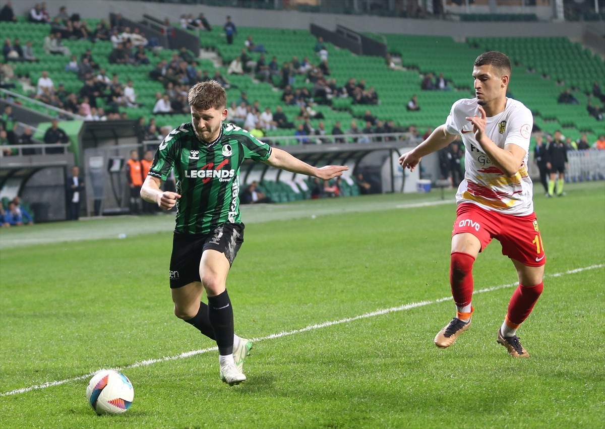 Trendyol 1. Lig'in 30. haftasında Sakaryaspor ile Fitmens Gömlek Yeni Malatyaspor, Yeni Sakarya...