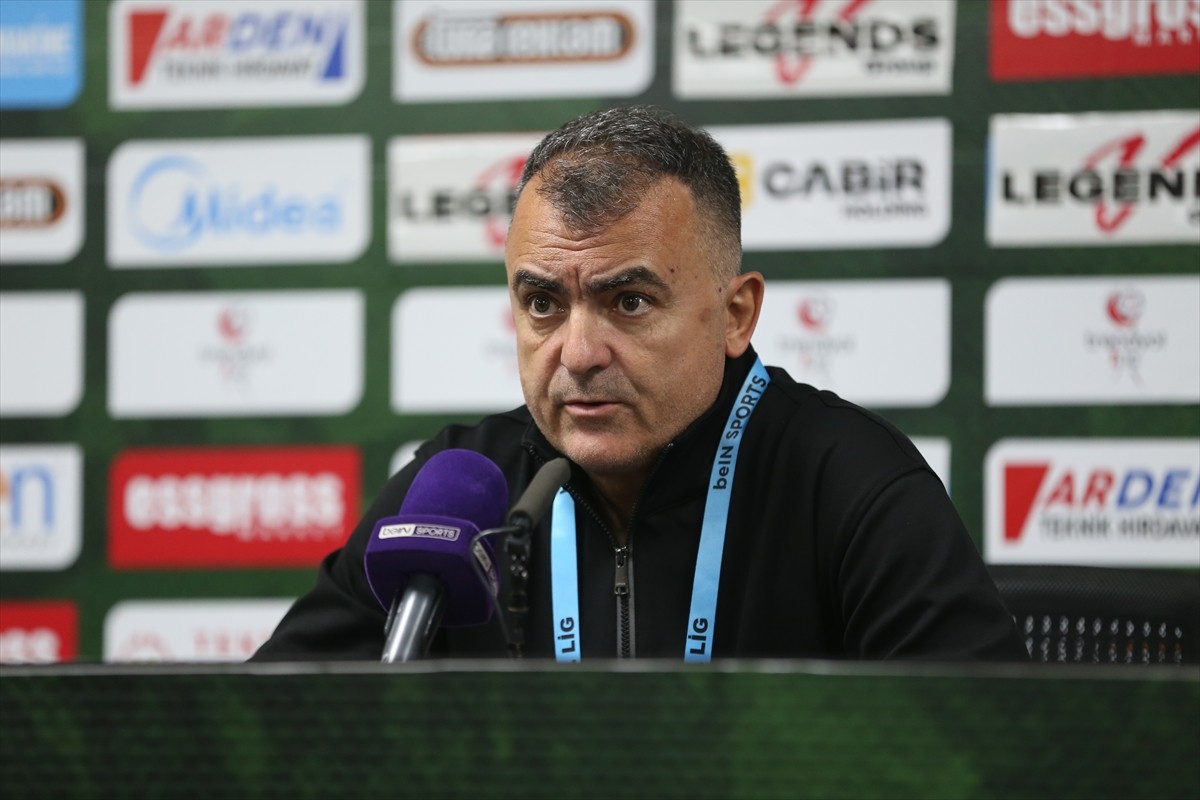 Trendyol 1. Lig'in 30. haftasında Sakaryaspor konuk ettiği Fitmens Gömlek Yeni Malatyaspor ile...