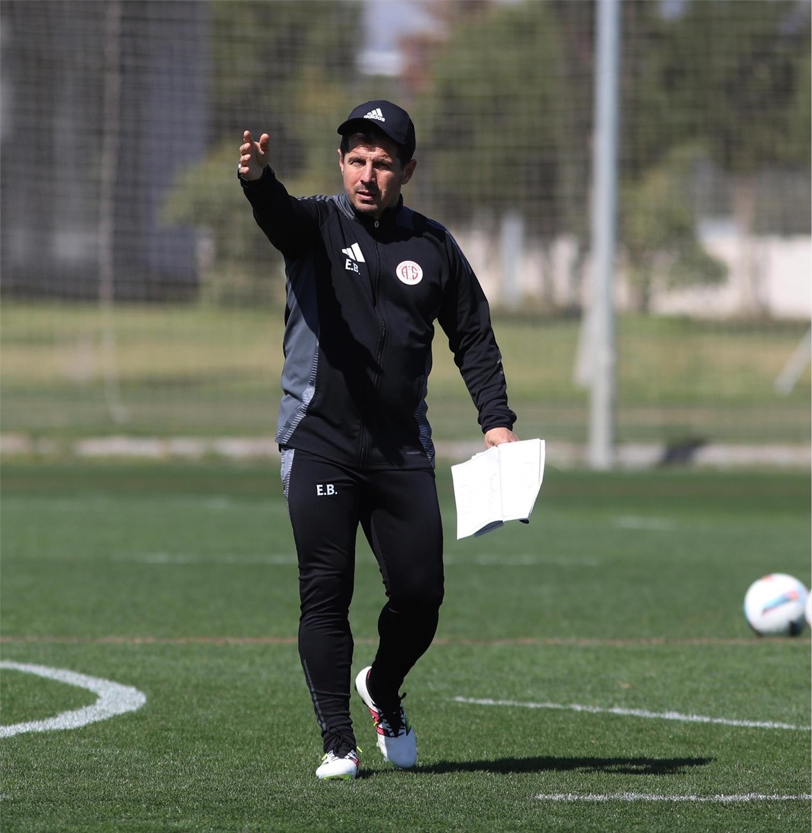 Trendyol Süper Lig'in 28. haftasında Galatasaray'a konuk olacak Onvo Antalyaspor, karşılaşmanın...