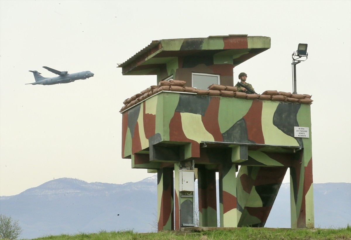 Türk Deniz Kuvvetlerinin havadaki gözü ve gücü olan deniz hava personeli, görevlerini Ramazan...
