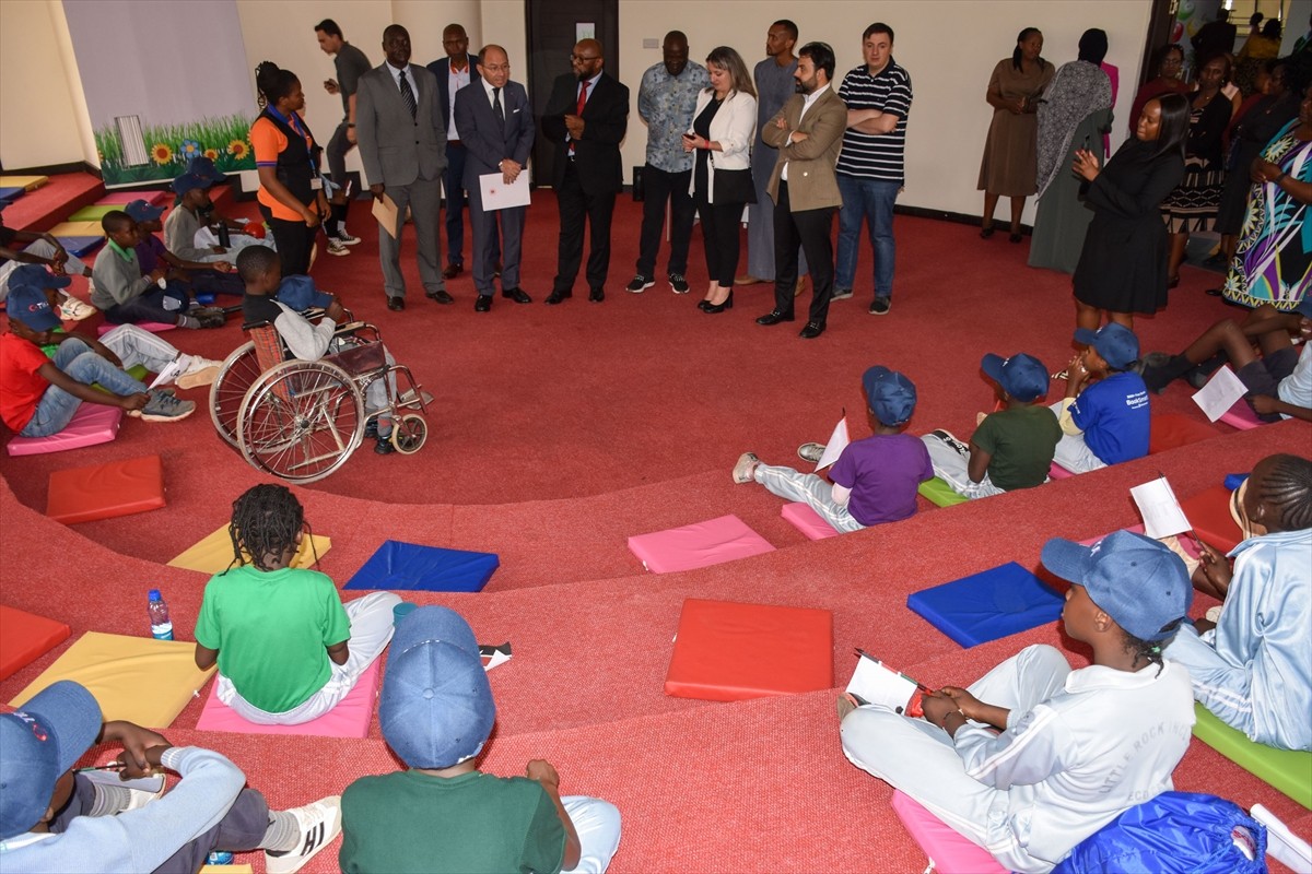 Türk İşbirliği ve Koordinasyon Ajansı Başkanlığı (TİKA), Kenya Milli Kütüphanesinin çocuk bölümünü...