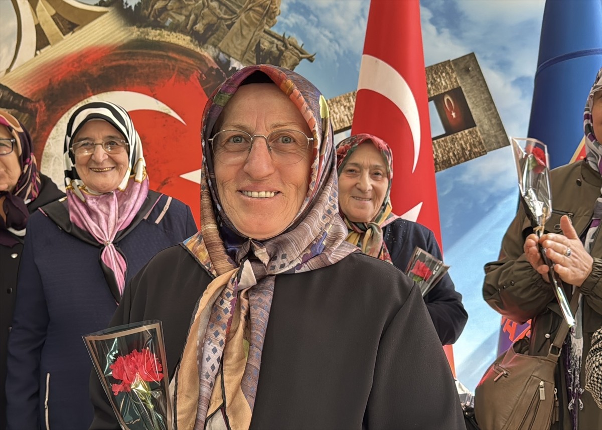Türk Kızılay Kastamonu Şubesi Kadın Kolları gönüllüleri, şehit ve gazi ailelerinin 8 Mart Dünya...