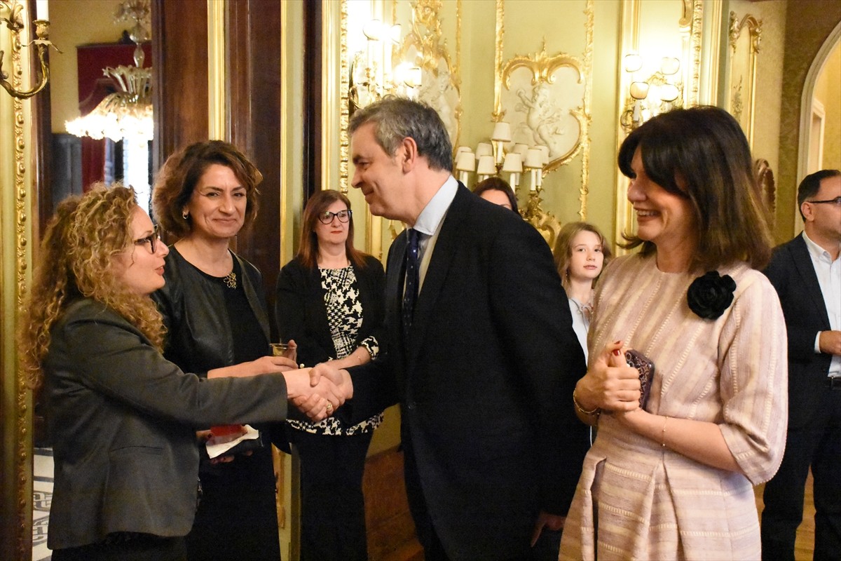 Türkiye'nin Roma Büyükelçiliği'nde Ramazan Bayramı dolayısıyla bayramlaşma programı düzenlendi....