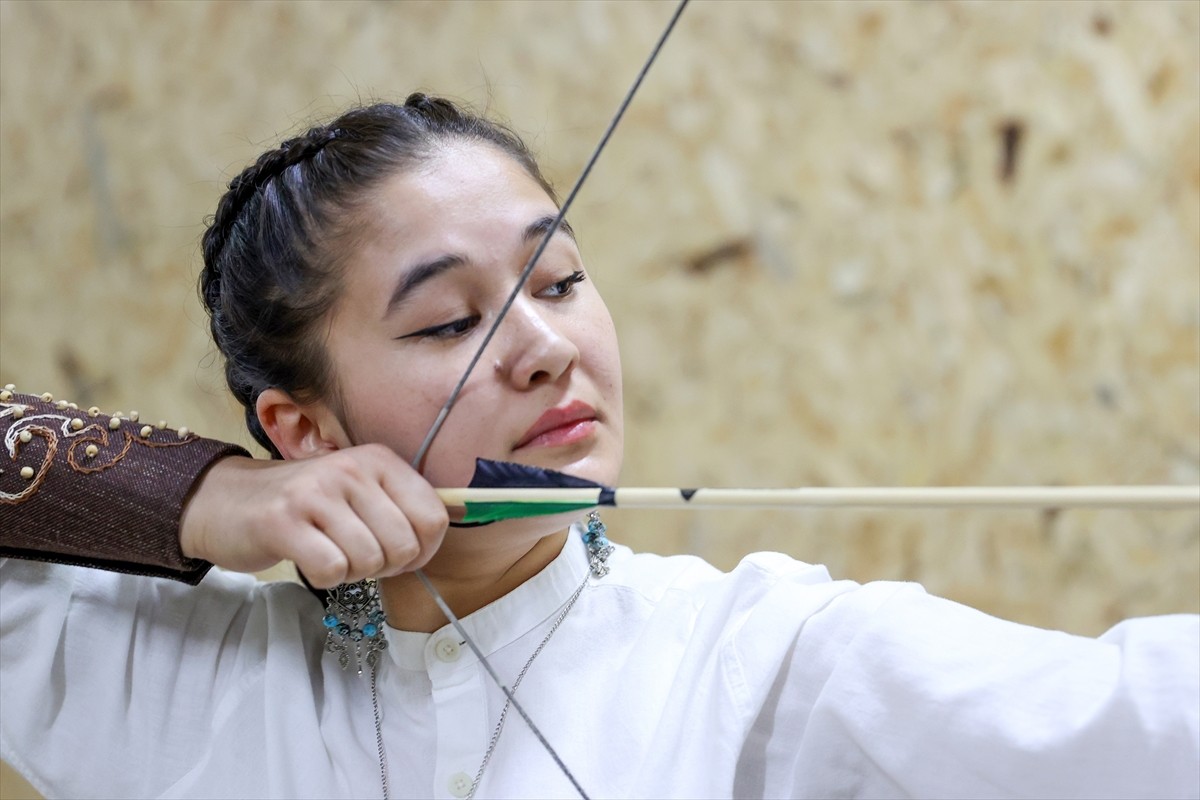 Türkiye'ye üniversite eğitimi için gelen Kırgız Shakhlokhan Khodzha Akhunova, gönül verdiği...