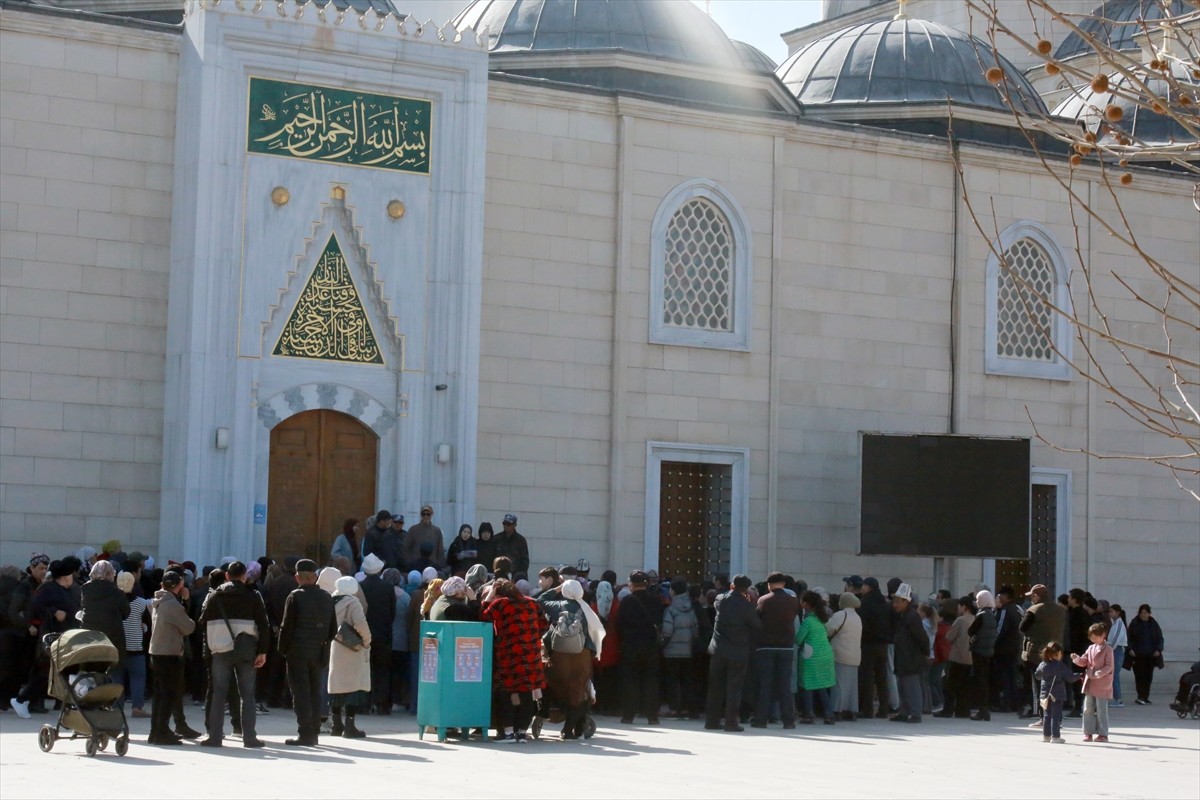 Türkiye Diyanet İşleri Başkanlığı ve Türkiye Diyanet Vakfı, Türkiye'den gönderilen yardımları...