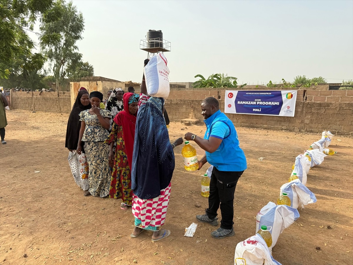 Türkiye Diyanet Vakfı (TDV), Mali'de şiddetli yağışların neden olduğu seller sonrası 16 kişinin...