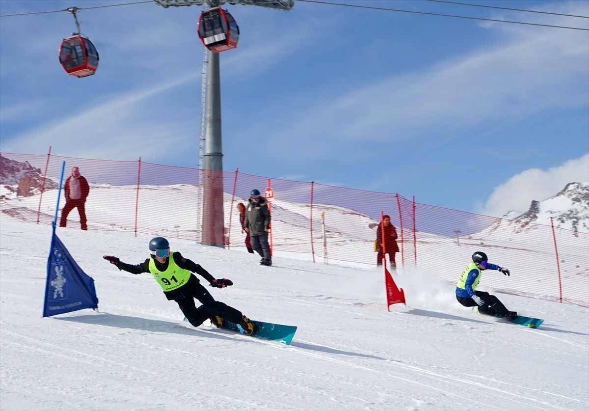 Türkiye Kayak Federasyonu tarafından düzenlenen Snowboard Türkiye Şampiyonası Kayseri'de başladı....