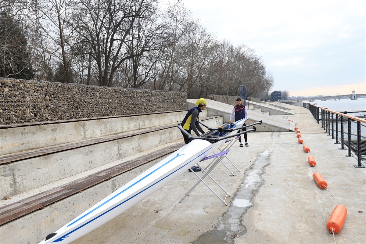 Türkiye Kürek Şampiyonası, 7-9 Mart'ta Edirne'deki Meriç Nehri'nde yapılacak. Türkiye Kürek...