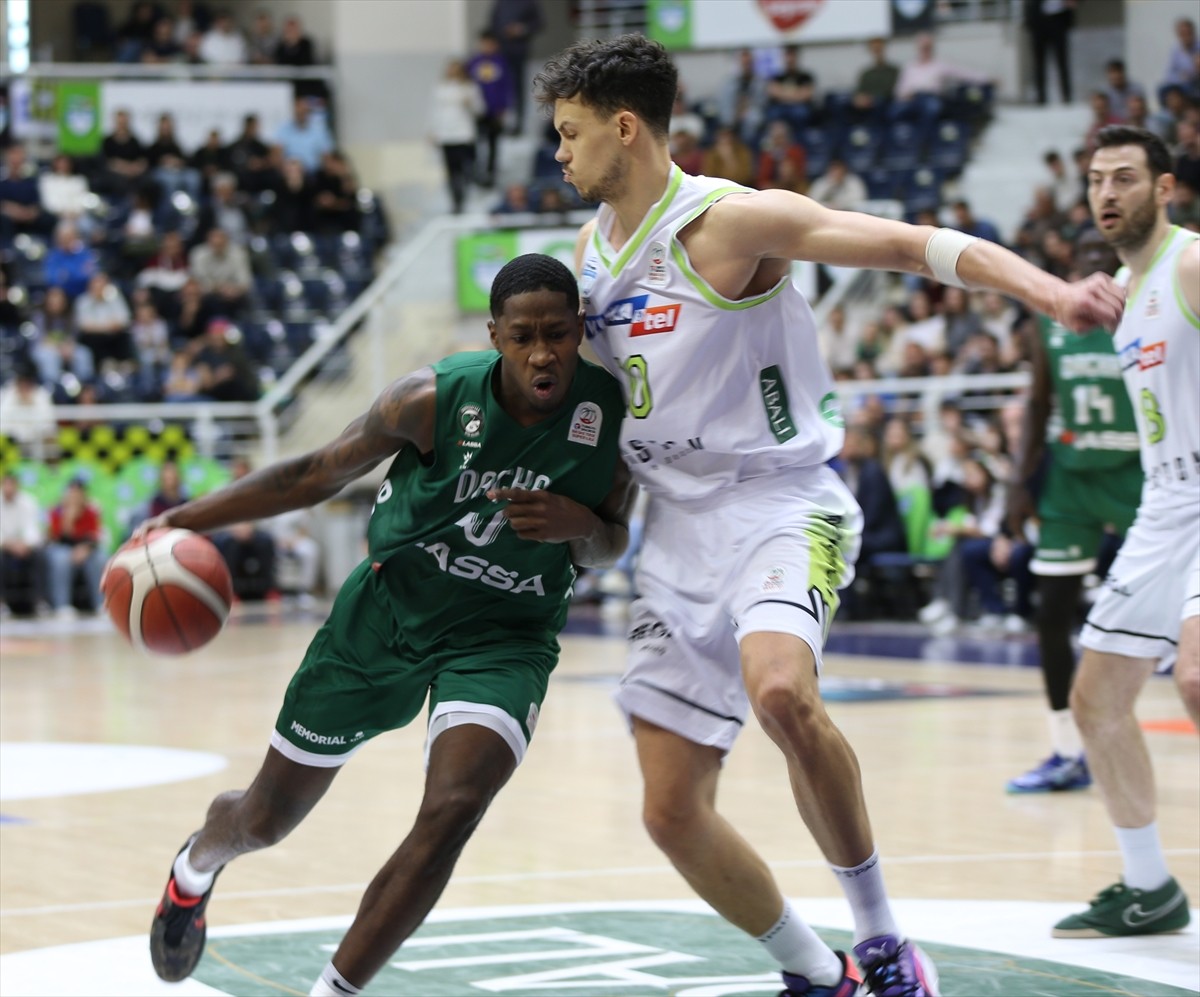 Türkiye Sigorta Basketbol Süper Ligi'nin 23. hafta maçında, Yukatel Merkezefendi Belediyesi Basket...