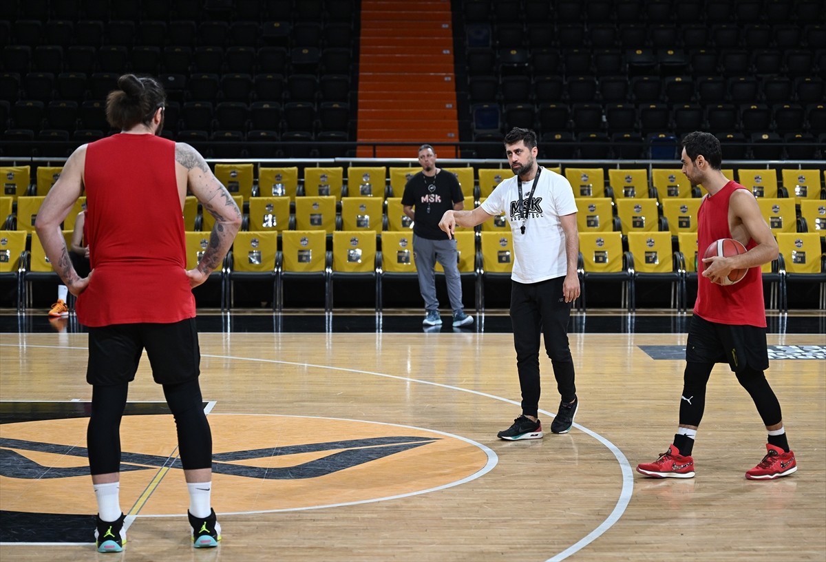 Türkiye Sigorta Basketbol Süper Ligi ekiplerinden Mersinspor, 22. haftada sahasında Galatasaray...
