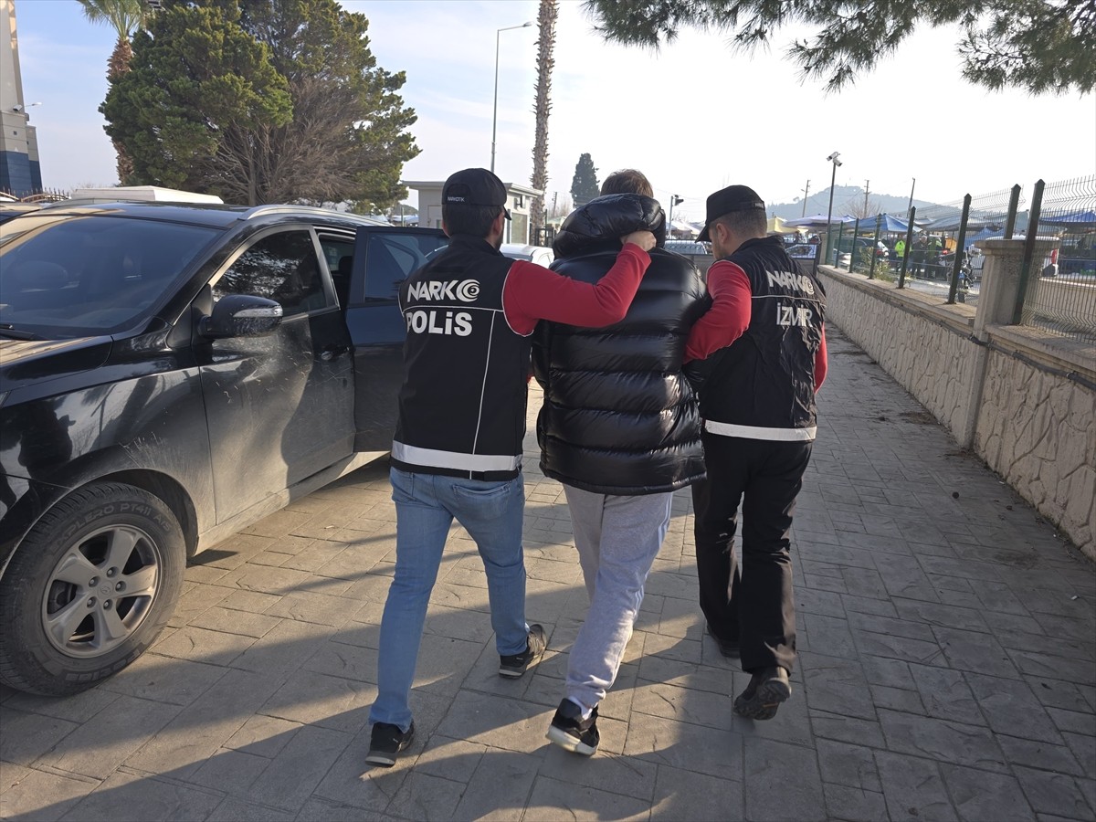 Uluslararası Polis Teşkilatı (Interpol) tarafından "uyuşturucu madde imal ve ticareti" suçundan...