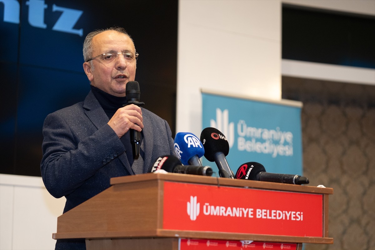 Ümraniye Belediyesince ramazanın ilk gününde düzenlenen iftar programında, 4-15 yaş grubu yaklaşık...