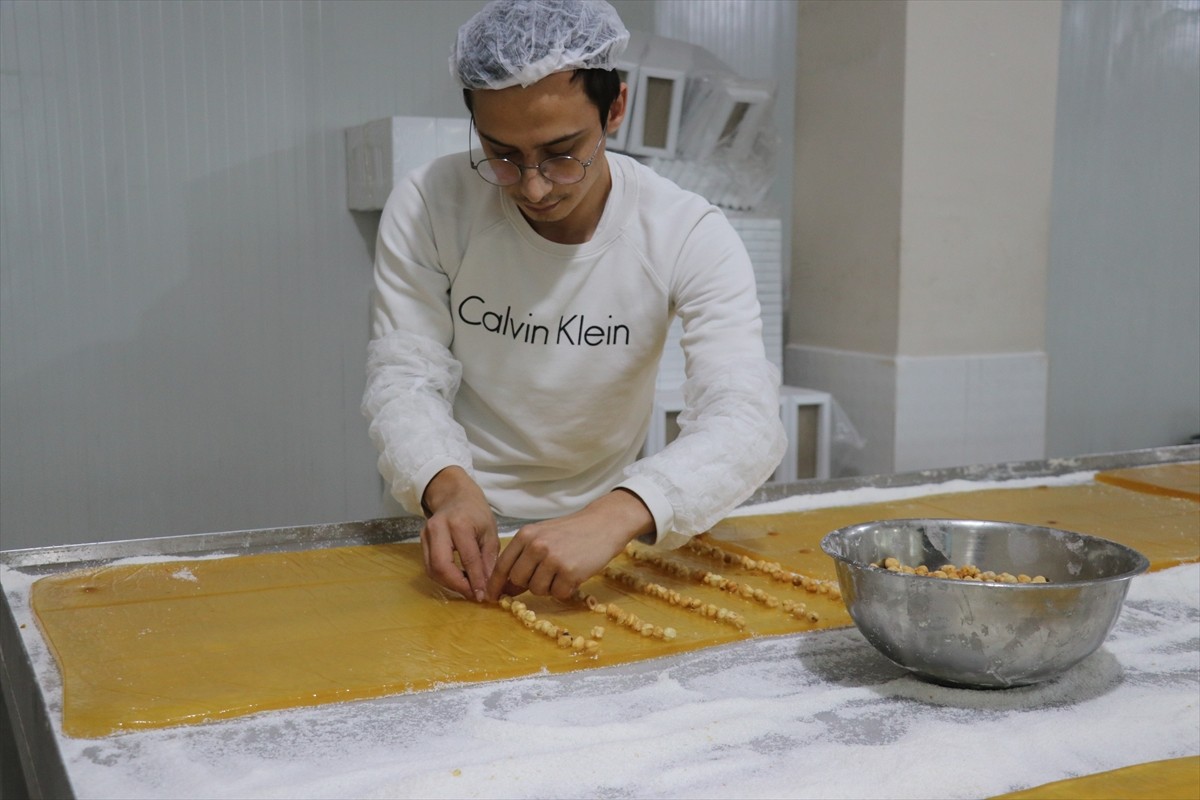 UNESCO Dünya Mirası Listesi'nde bulunan Karabük'ün Safranbolu ilçesinde lokum üreticileri, Ramazan...