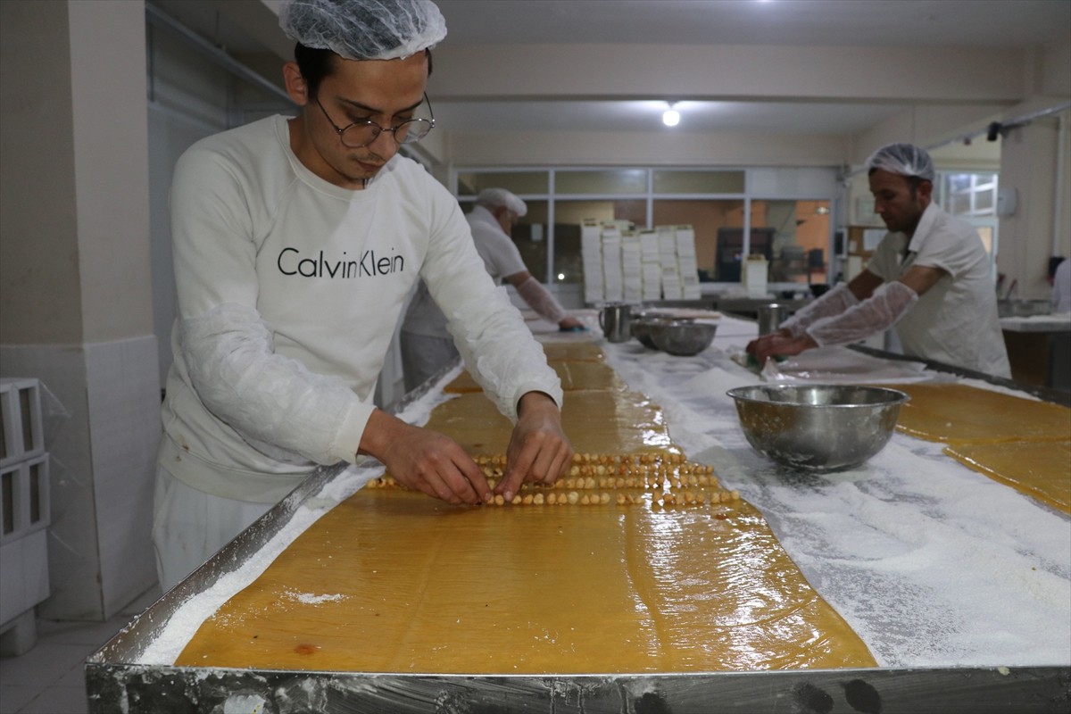 UNESCO Dünya Mirası Listesi'nde bulunan Karabük'ün Safranbolu ilçesinde lokum üreticileri, Ramazan...